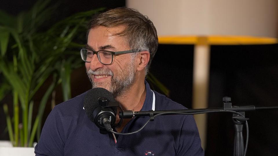 Rafael José Díaz en el estudio de Universo Libro
