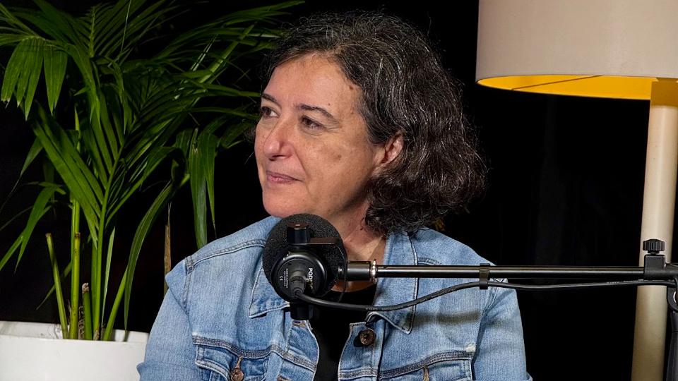 Ana González Duque en el estudio de Universo Libro