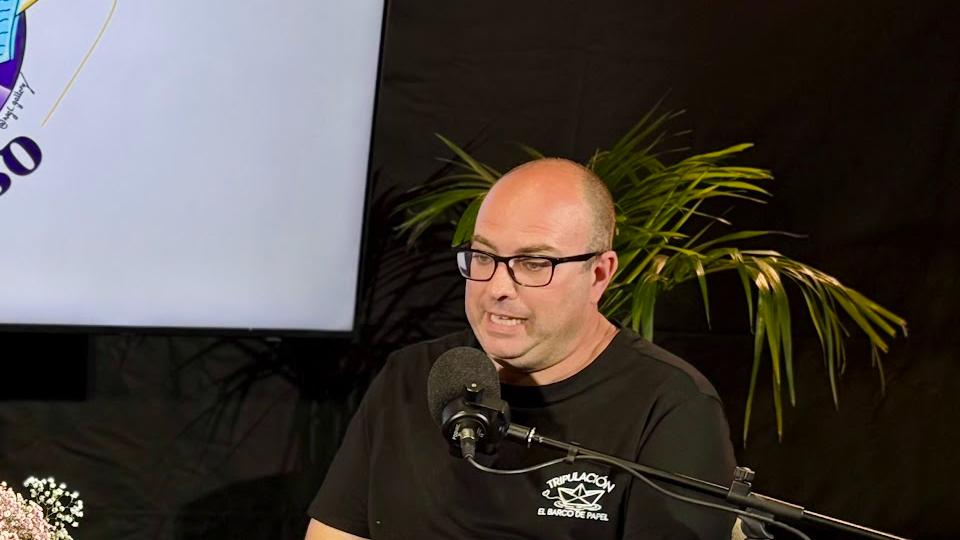 Nauzet Pérez Gutiérrez en el estudio de Universo Libro