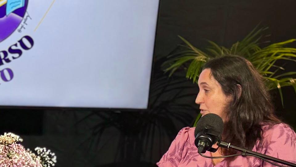 Gara Alom en el estudio de Universo Libro