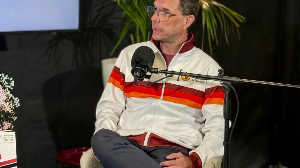 Ayoze Suárez en el estudio de Universo Libro