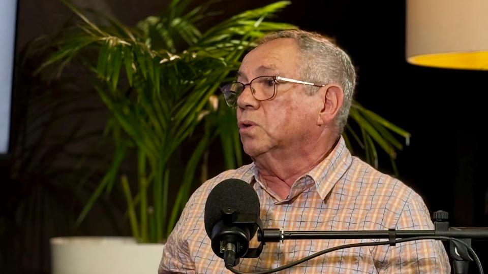 Juan Francisco Santana en el estudio de Universo Libro