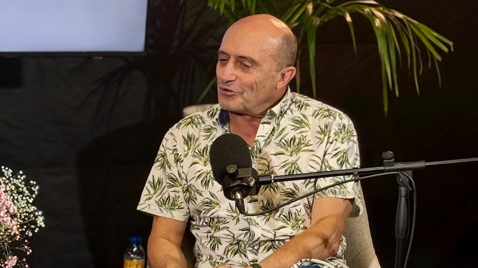 Pepe Viyuela en el estudio de Universo Libro