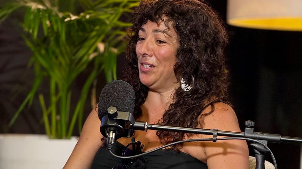 Nuria Hernández - Caracolas en el estudio de Universo Libro